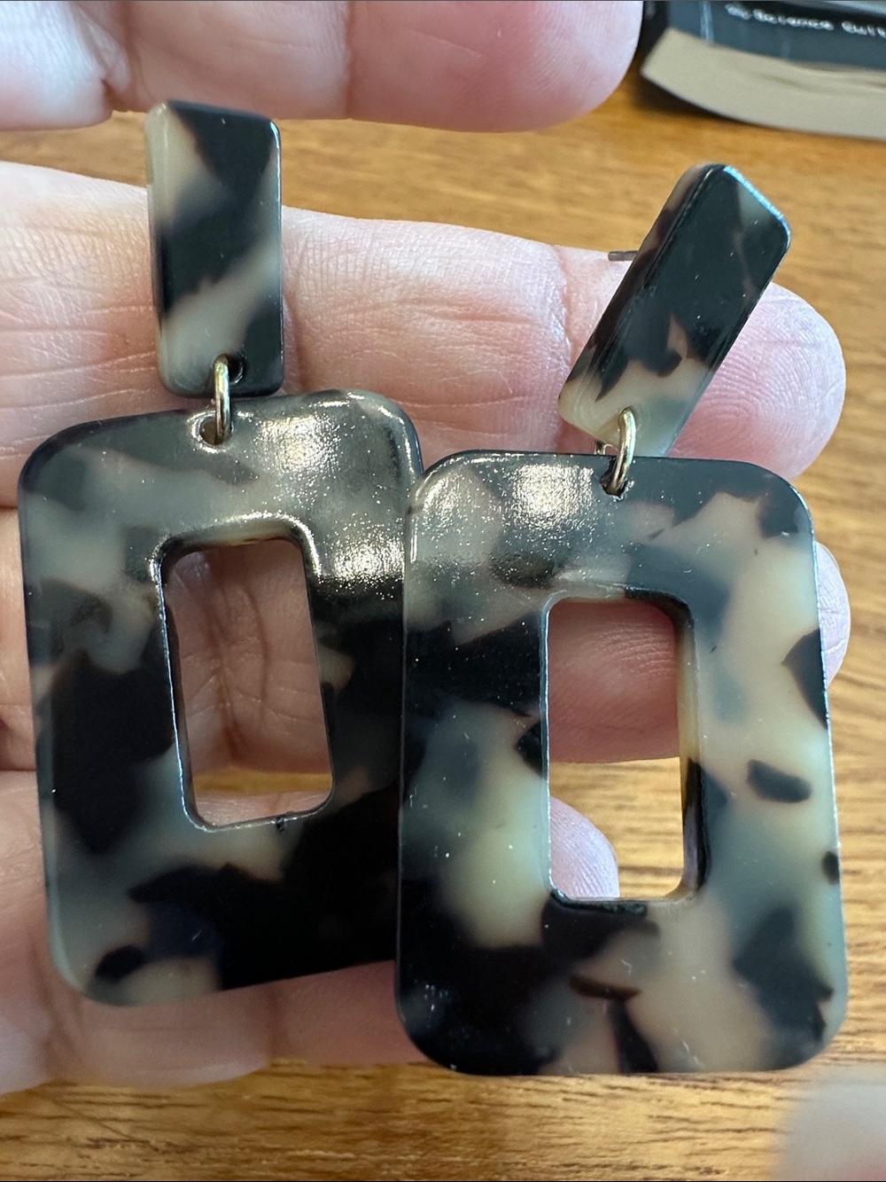 🧡 Tortoiseshell Resin Rectangular Drop Earrings 🧡 - Picture 2 of 4
